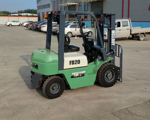 Truk Forklift Kapasitas Beban Berat Untuk Memungkinkan Penanganan Efisien Barang Dalam Transit Dan Penyimpanan